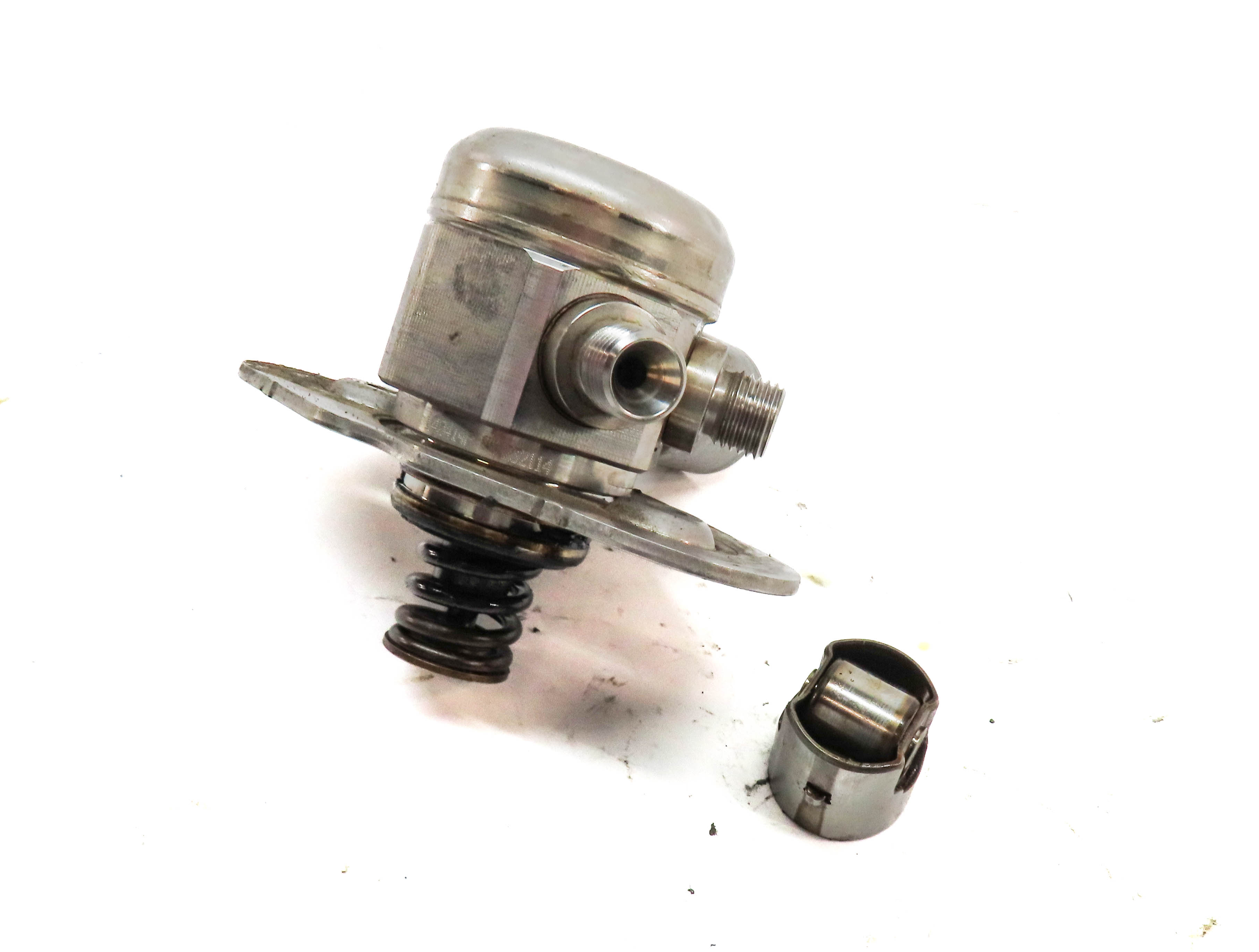 12-18 BMW 228i 320i 328i 428i 528i X1 X3 X4 X5 Z4 - 2.0L HIGH PRESSURE FUEL PUMP — exact item pictured